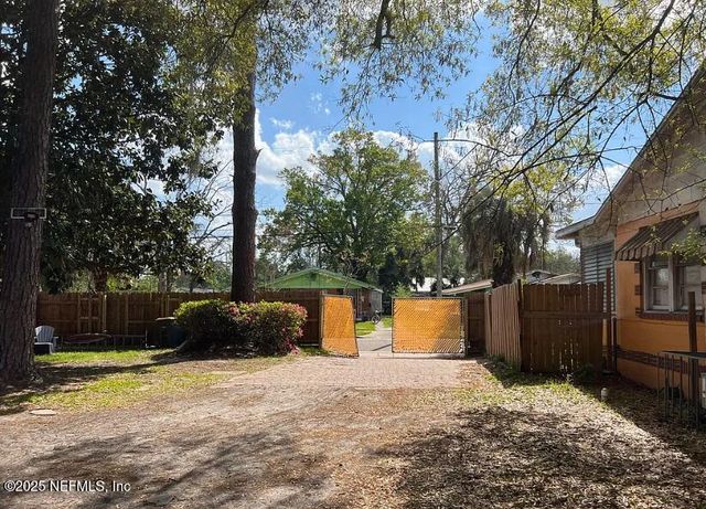 1645 W 17TH Street, Jacksonville, FL 32209