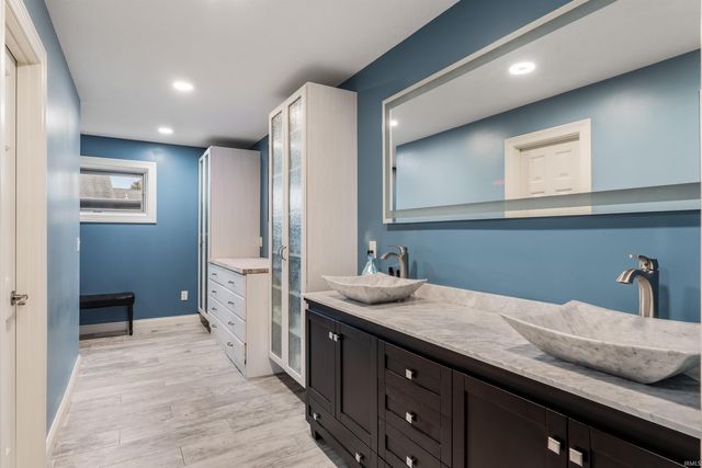 14313 Shore Oaks Cove, Fort Wayne, IN 46814