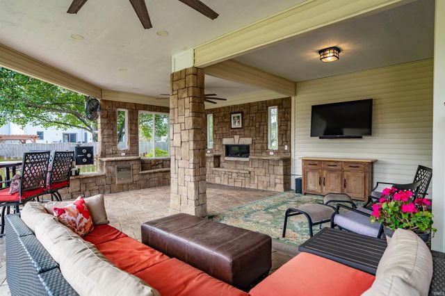 14313 Shore Oaks Cove, Fort Wayne, IN 46814