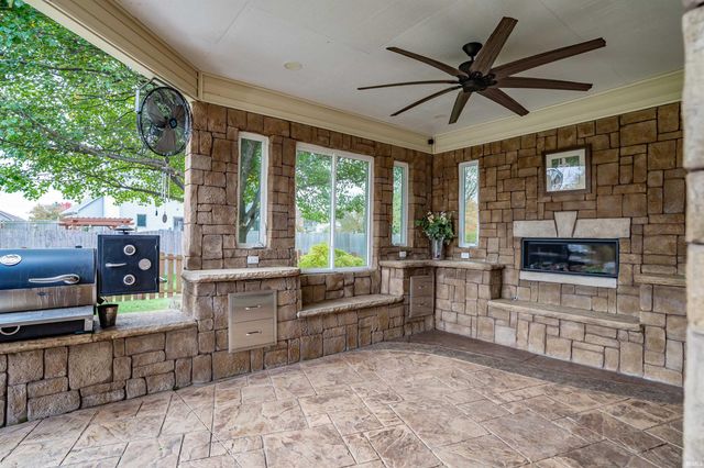 14313 Shore Oaks Cove, Fort Wayne, IN 46814