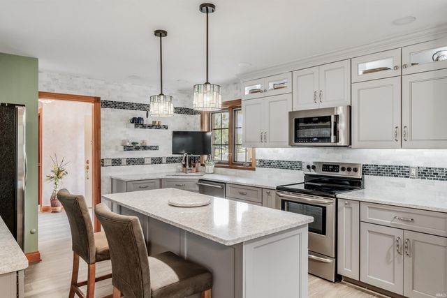 14313 Shore Oaks Cove, Fort Wayne, IN 46814