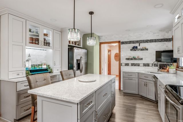 14313 Shore Oaks Cove, Fort Wayne, IN 46814