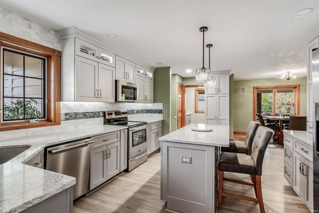 14313 Shore Oaks Cove, Fort Wayne, IN 46814