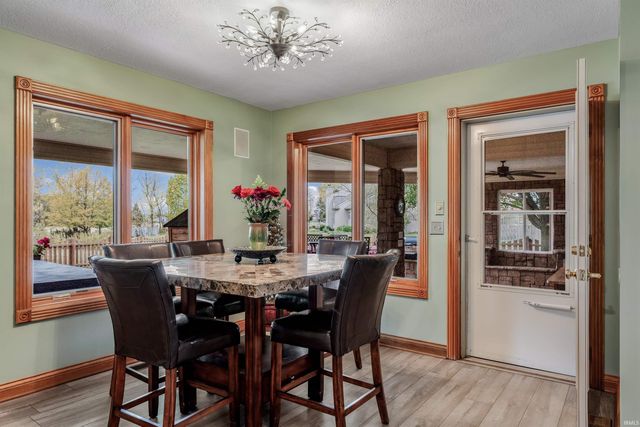 14313 Shore Oaks Cove, Fort Wayne, IN 46814