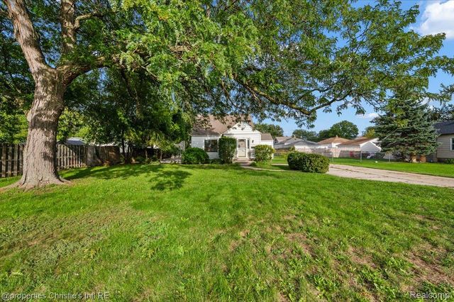 23786 Cushing Avenue, Eastpointe, MI 48021