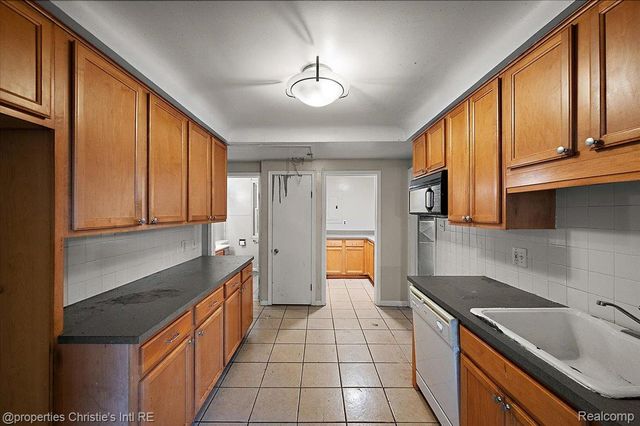 23786 Cushing Avenue, Eastpointe, MI 48021