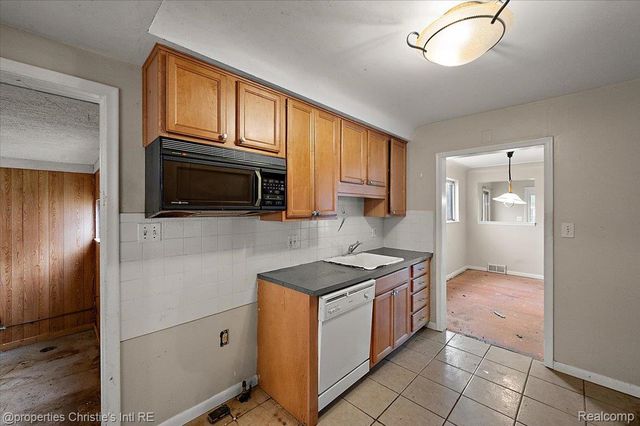 23786 Cushing Avenue, Eastpointe, MI 48021