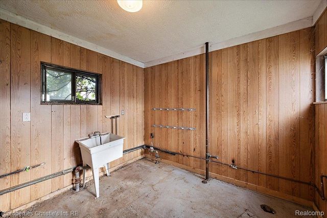 23786 Cushing Avenue, Eastpointe, MI 48021