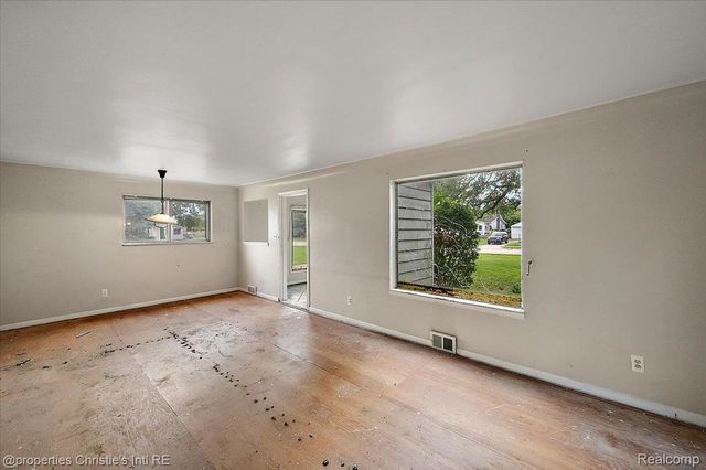 23786 Cushing Avenue, Eastpointe, MI 48021