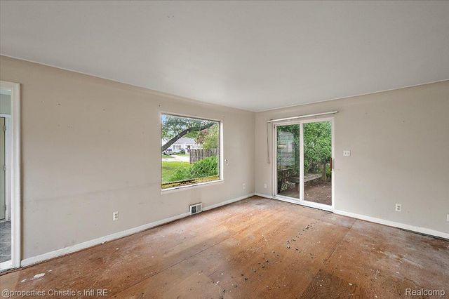 23786 Cushing Avenue, Eastpointe, MI 48021