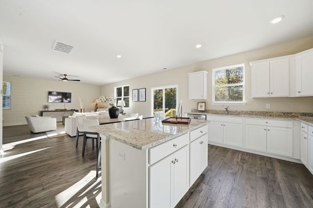 211 HAPPY VALLEY RD, Keswick, VA 22947