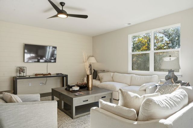 211 HAPPY VALLEY RD, Keswick, VA 22947