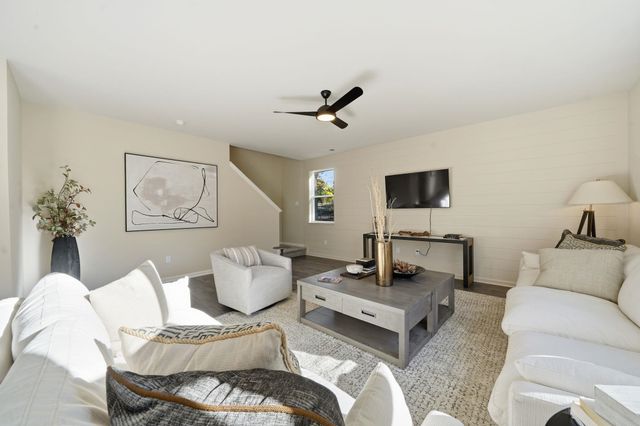 211 HAPPY VALLEY RD, Keswick, VA 22947