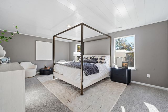 211 HAPPY VALLEY RD, Keswick, VA 22947