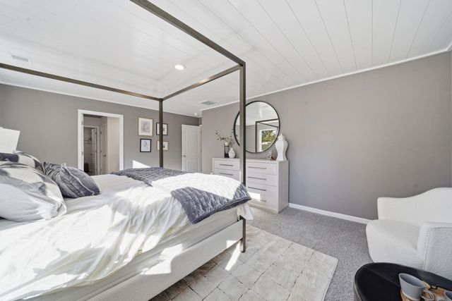 211 HAPPY VALLEY RD, Keswick, VA 22947