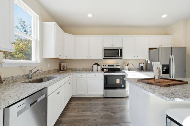 211 HAPPY VALLEY RD, Keswick, VA 22947