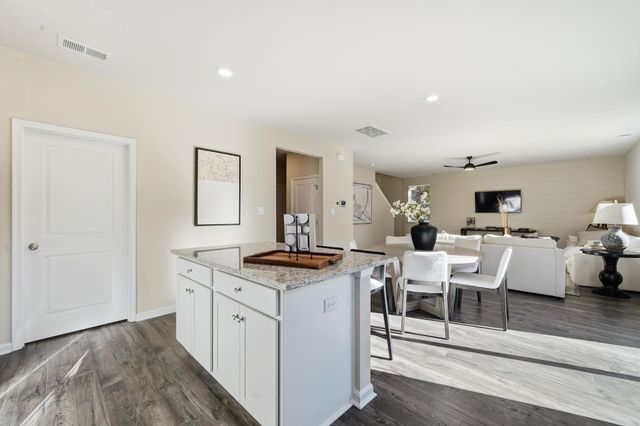 211 HAPPY VALLEY RD, Keswick, VA 22947