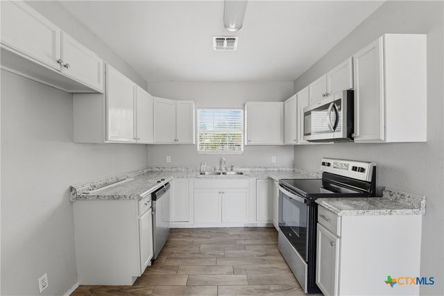 630 E Pine Street, Seguin, TX 78155