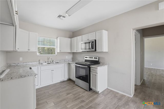 630 E Pine Street, Seguin, TX 78155