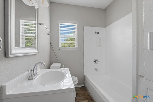 630 E Pine Street, Seguin, TX 78155