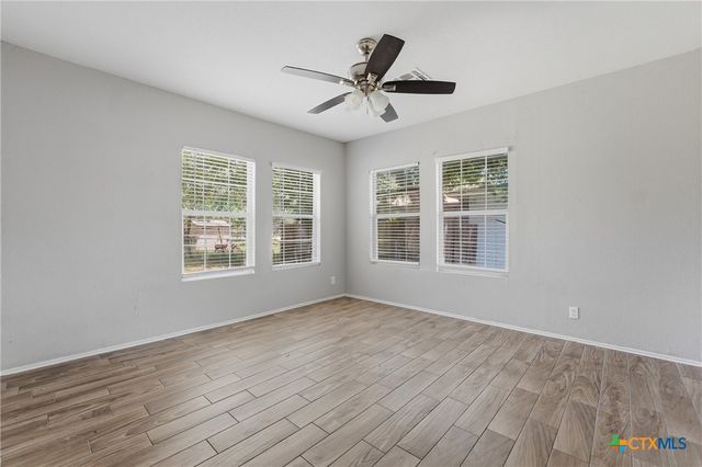 630 E Pine Street, Seguin, TX 78155