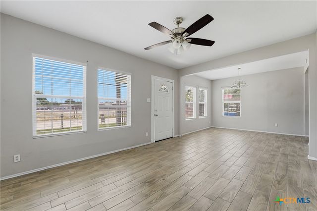 630 E Pine Street, Seguin, TX 78155