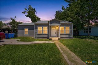 630 E Pine Street, Seguin, TX 78155