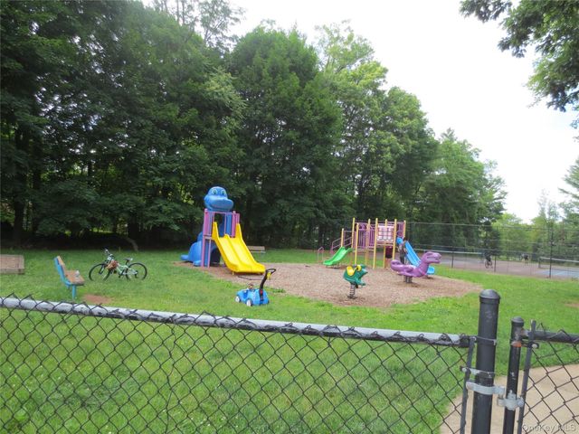 4 Oxford Court 8007, Suffern, NY 10901