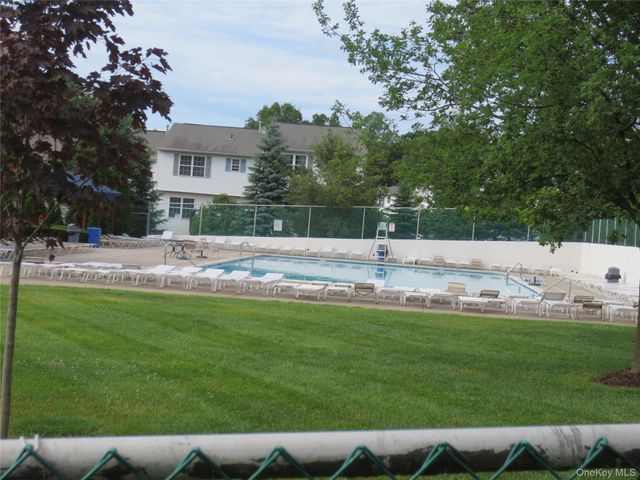 4 Oxford Court 8007, Suffern, NY 10901