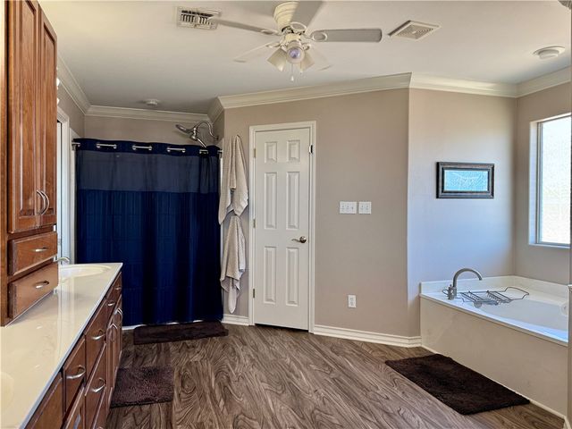 5849 Grand Lake Circ, Robstown, TX 78380