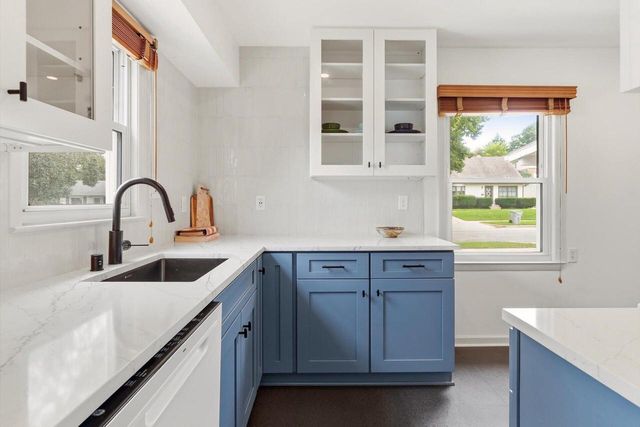 6122 W Idaho STREET, Milwaukee, WI 53219