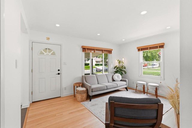 6122 W Idaho STREET, Milwaukee, WI 53219