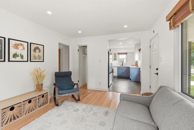 6122 W Idaho STREET, Milwaukee, WI 53219