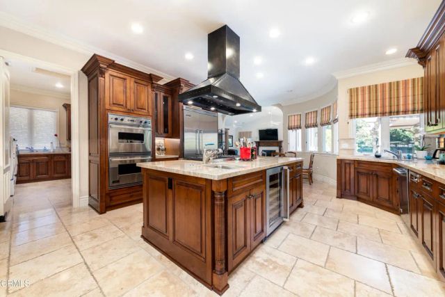 208 Valley Vista Dr, Camarillo, CA 93010
