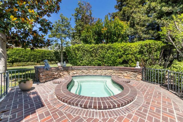 208 Valley Vista Dr, Camarillo, CA 93010