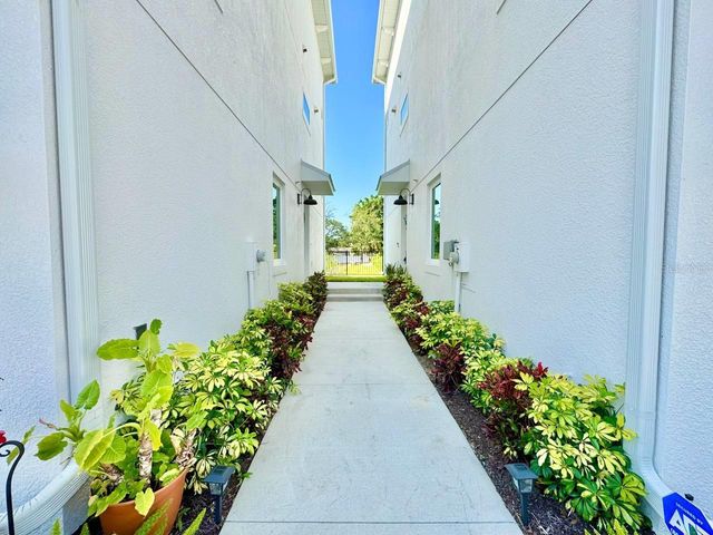 4740 LEGACY PARK DRIVE, Tampa, FL 33611