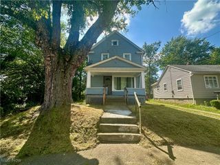 2302 9th Street SW, Akron, OH 44314