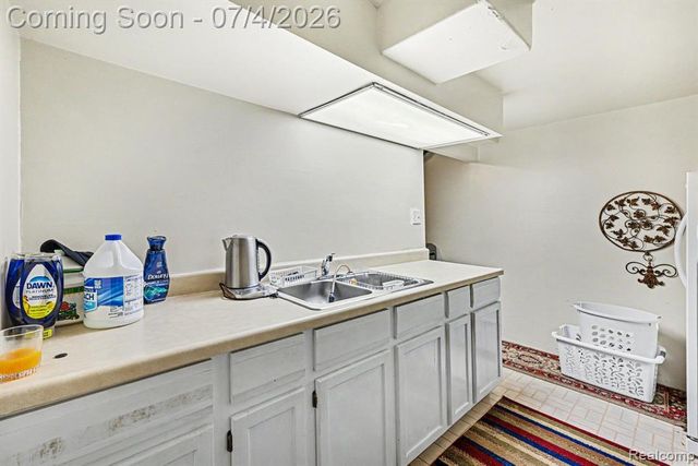 28945 Nottoway Drive, Farmington Hills, MI 48331