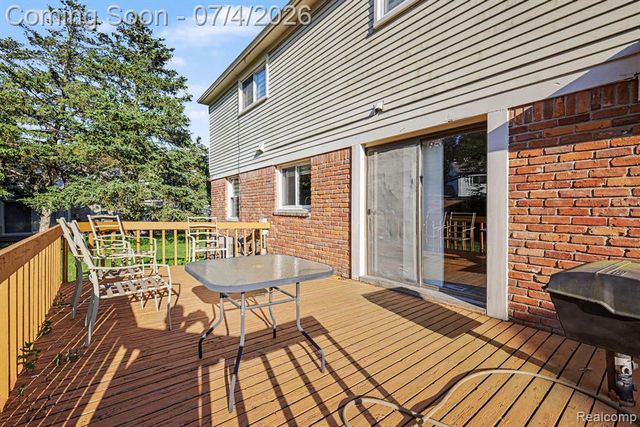 28945 Nottoway Drive, Farmington Hills, MI 48331