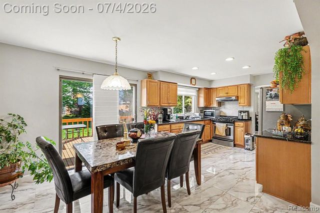 28945 Nottoway Drive, Farmington Hills, MI 48331