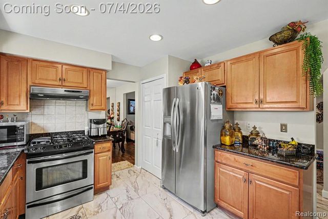 28945 Nottoway Drive, Farmington Hills, MI 48331