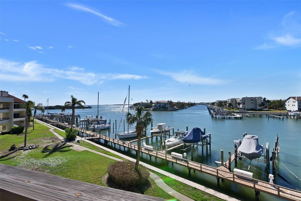 126 1ST STREET E 209, Tierra Verde, FL 33715