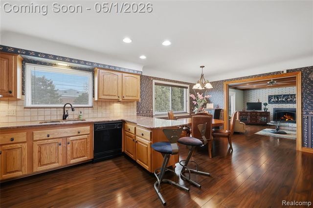 19367 Skyline Street, Roseville, MI 48066