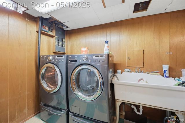 19367 Skyline Street, Roseville, MI 48066