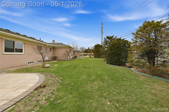 19367 Skyline Street, Roseville, MI 48066