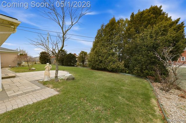 19367 Skyline Street, Roseville, MI 48066