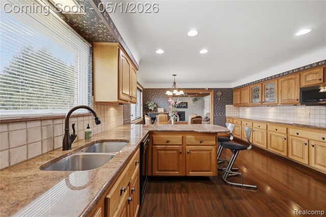 19367 Skyline Street, Roseville, MI 48066