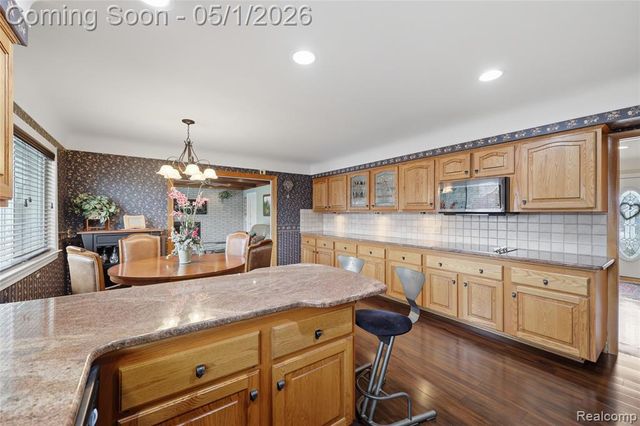 19367 Skyline Street, Roseville, MI 48066