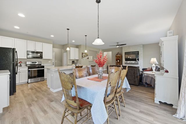 2260 Indigo Drive, Algonquin, IL 60102