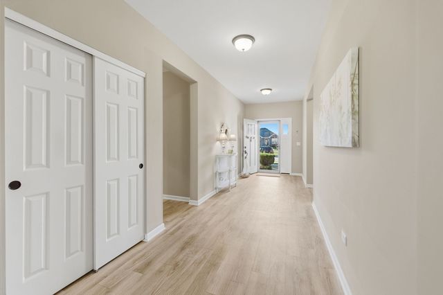 2260 Indigo Drive, Algonquin, IL 60102